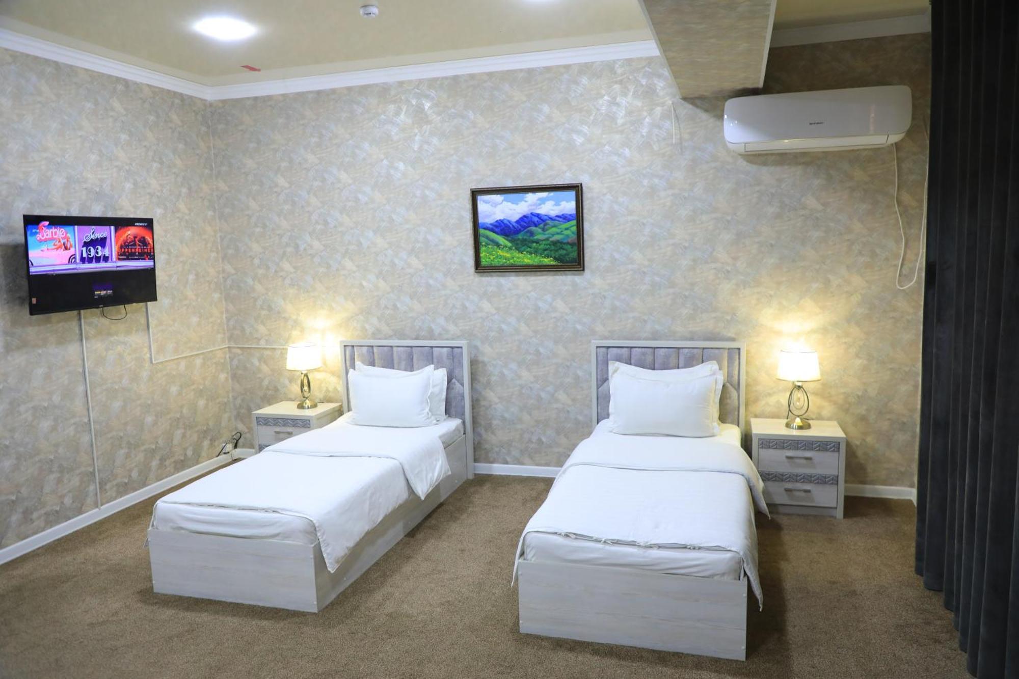 Hobiz Hotel Navoi Exterior photo